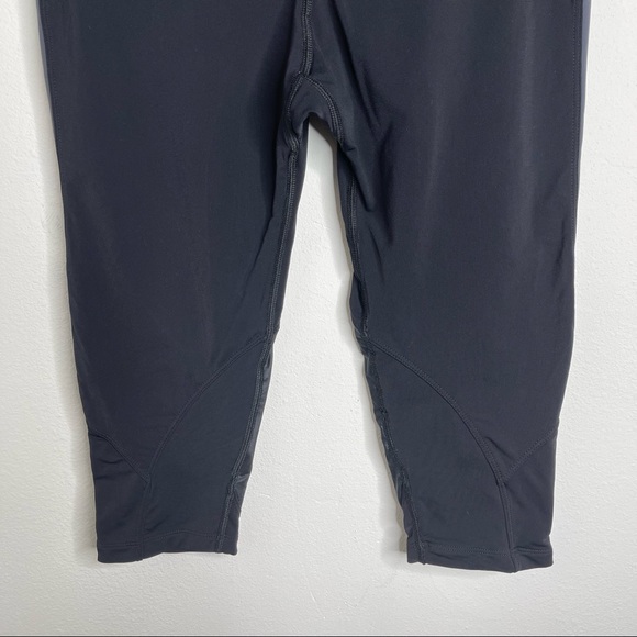 Charli Cohen Designer Activewear HighWaist Laser
Capri Legging Large Retail $275 - Picture 8 of 13